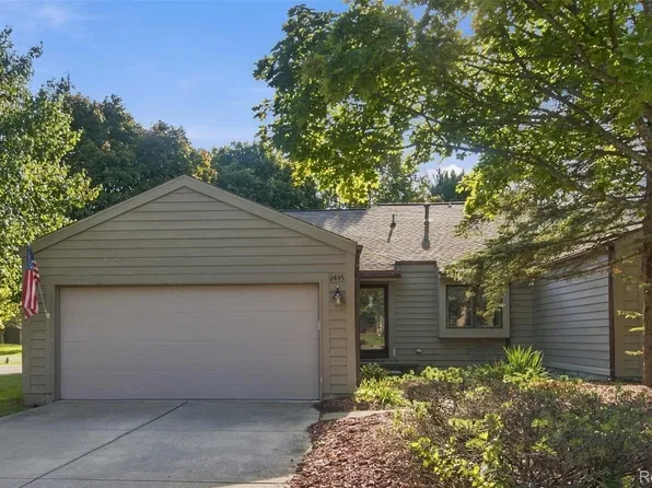 2495 Valley Oaks Cir, Flint, MI 48532