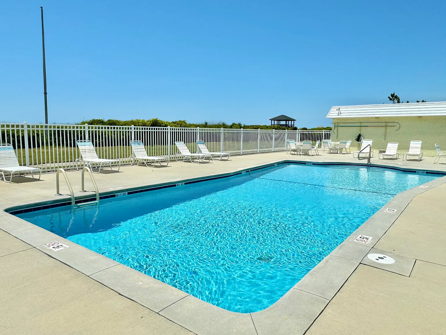 2401 W Fort Macon Rd — Photo 2