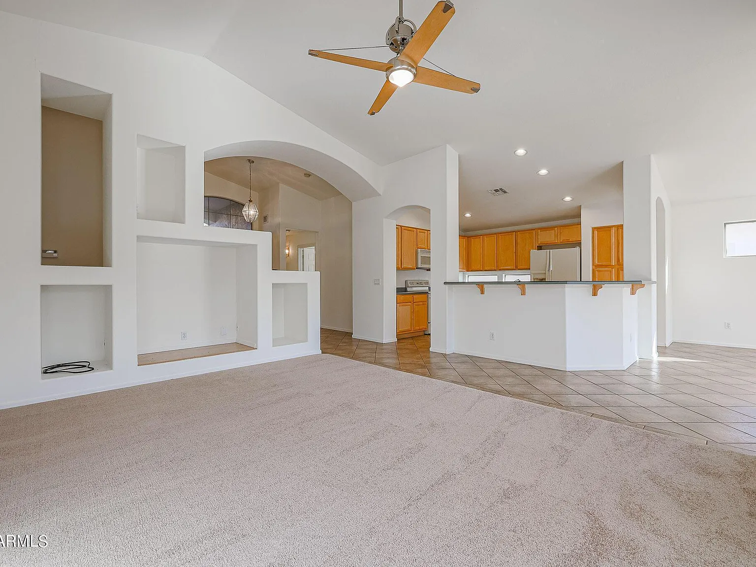 3 bed, 2.0 bath, 1860 sqft, $2,400 — Photo 2
