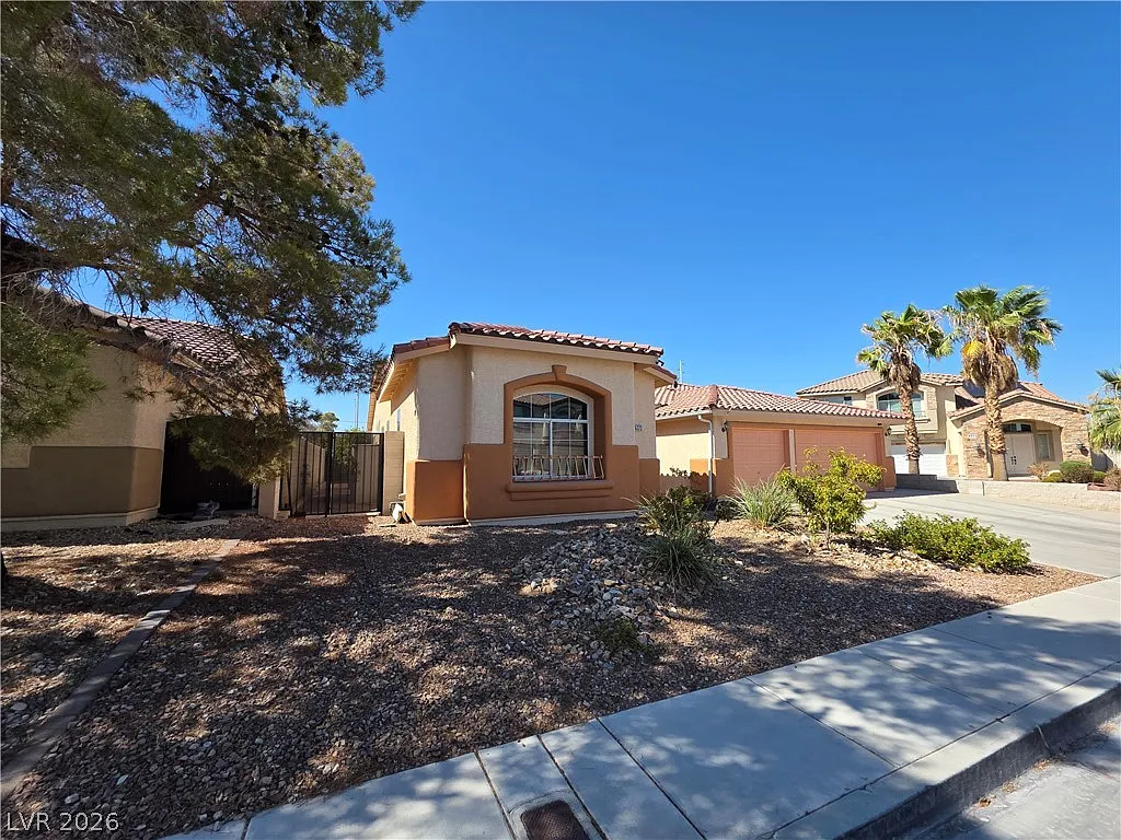 3 bed, 3.5 bath, 2495 sqft, $2,750 — Photo 4