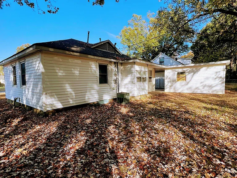 907 Poplar Ave — Photo 21