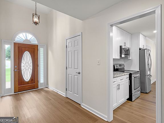5th image of 378 Chandler Rdg