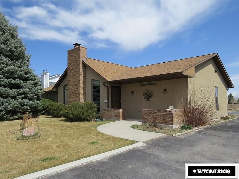 1st image of 211 Country Club Dr