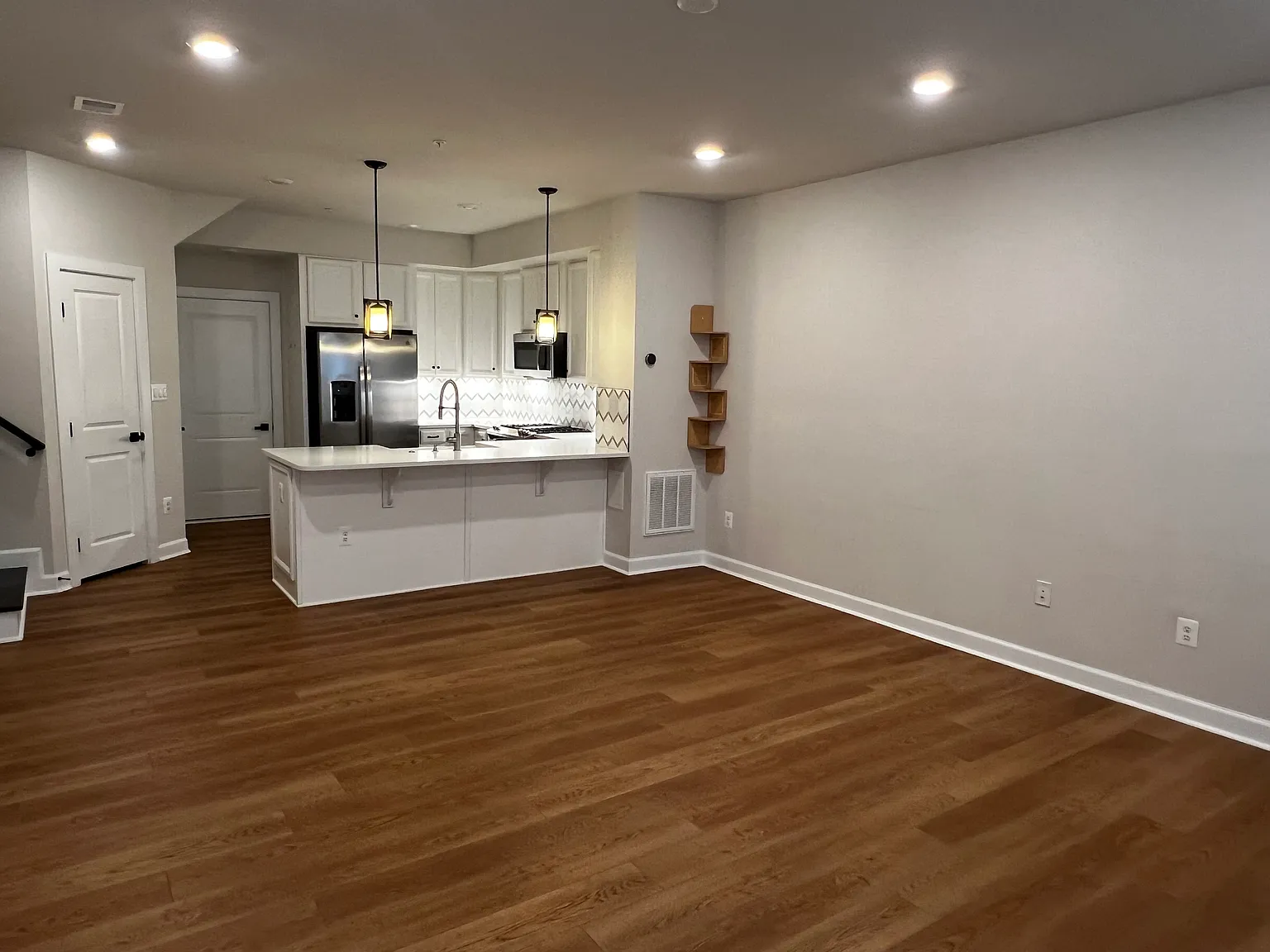 3 bed, 2.5 bath, 1628 sqft, $3,350 — Photo 2