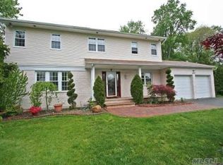 7 Maple Dr, Port Washington, NY 11050