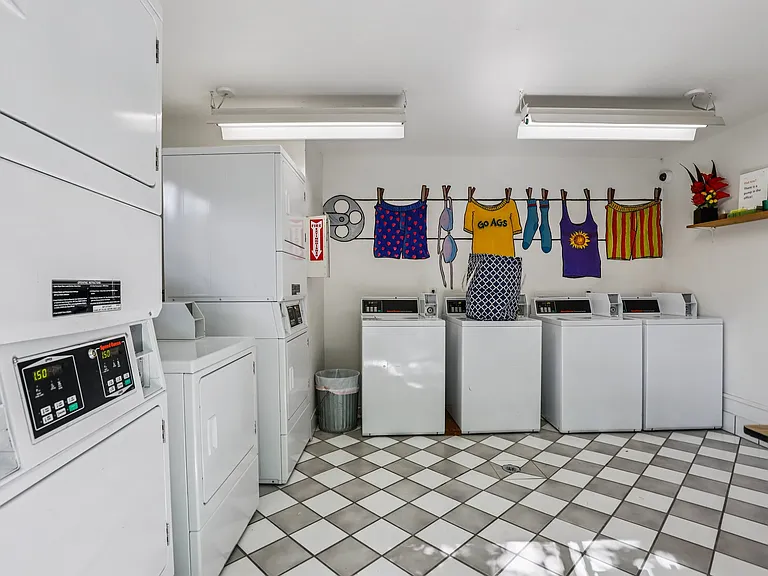 Le Tournesol Apartments — Photo 22