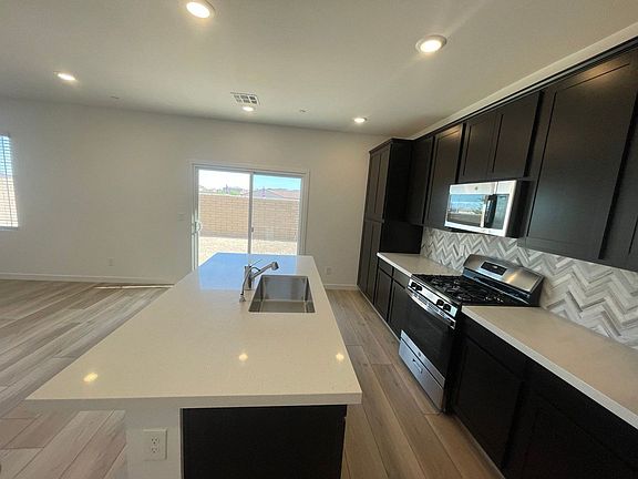 5th image of 354 Brighton Bluffs Pl
