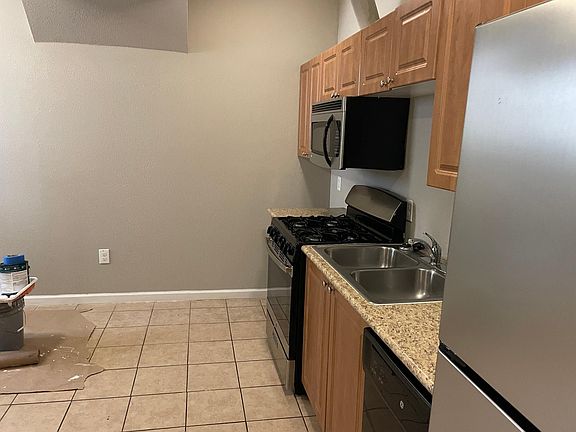 2nd image of 1010 W 25th 1/2 St #E