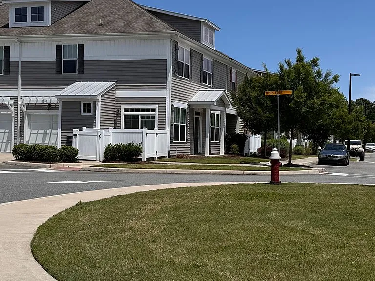 1303 Tides Edge Ct — Photo 20