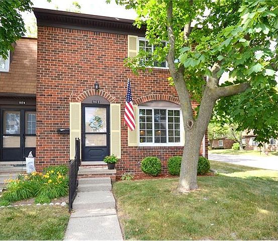 Welcome to 1972 Ridge Ct!