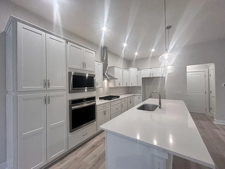 812 Templeton Dr — Photo 5
