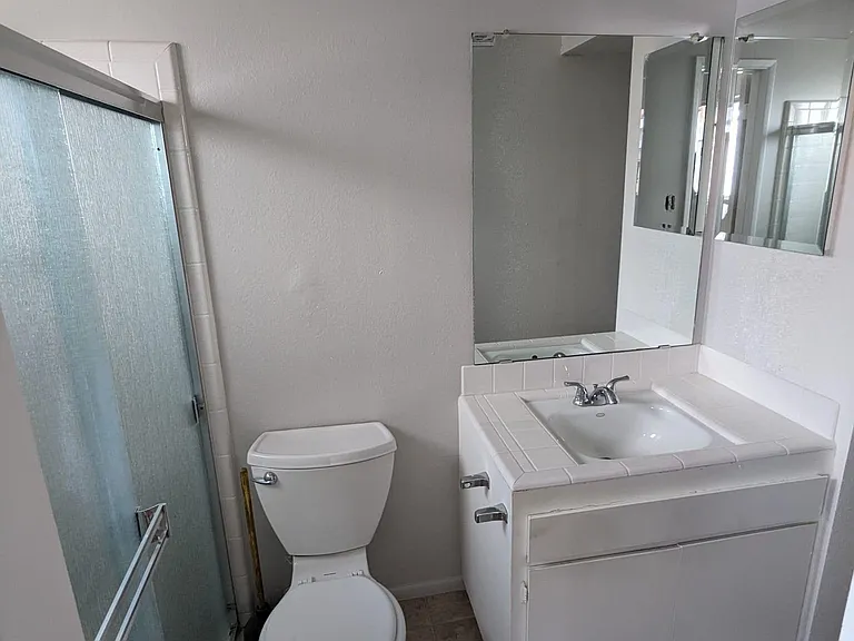 5225 N 35th Dr — Photo 11