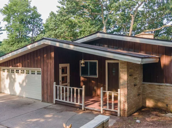 824 Berlin St, Waupaca, WI 54981