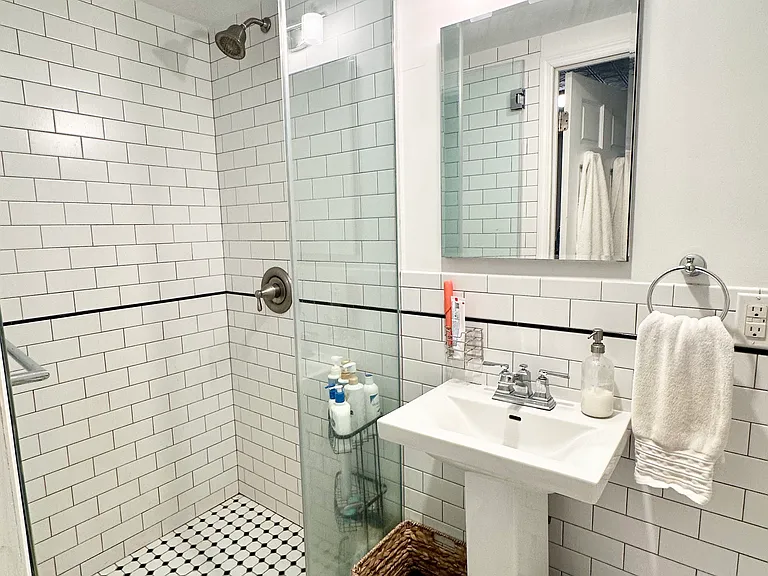 730 Hancock St #1 — Photo 7