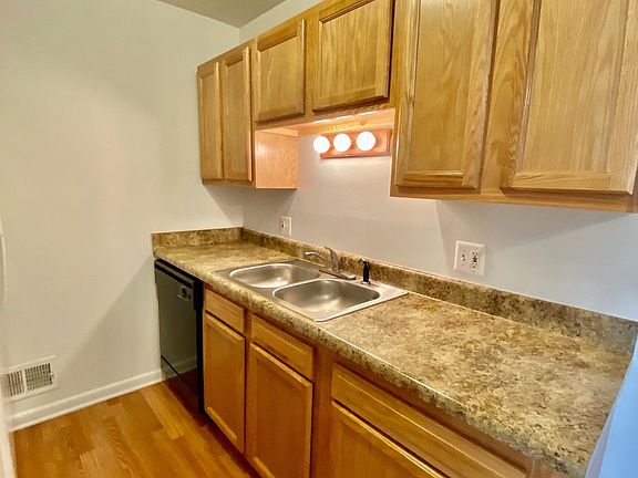5th image of 2754 Golfside Dr #709