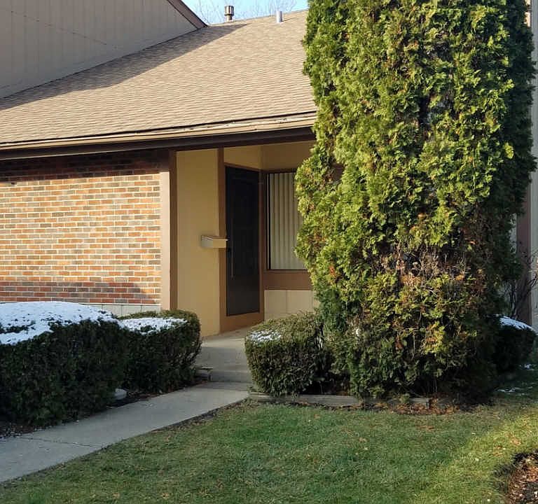 1st image of 556 E Woodfield Trl