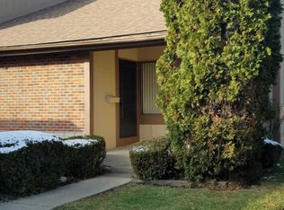 556 E Woodfield Trl, Roselle, IL 60172