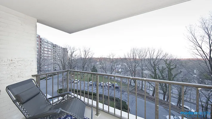 Sold by Moda Realty | media 26