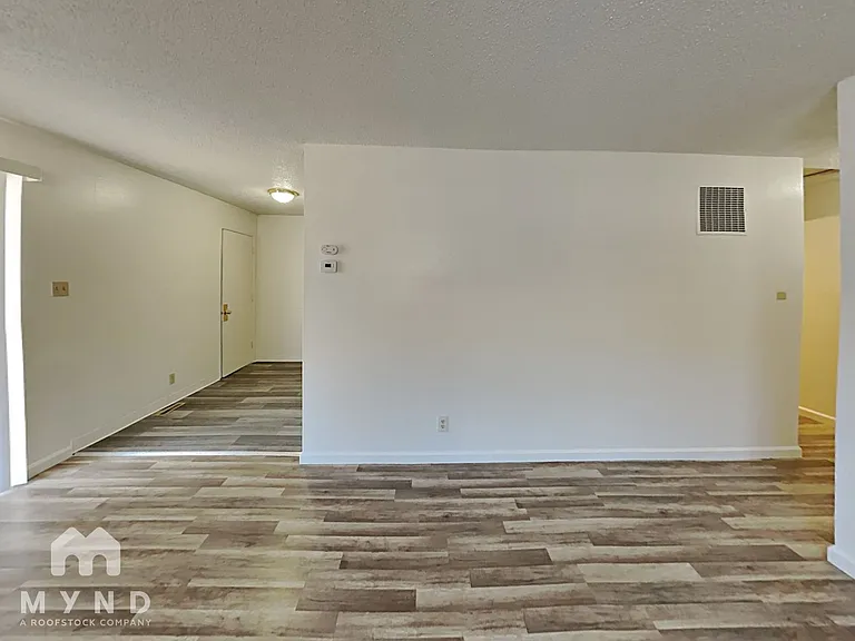 1277 Arnold Dr — Photo 4