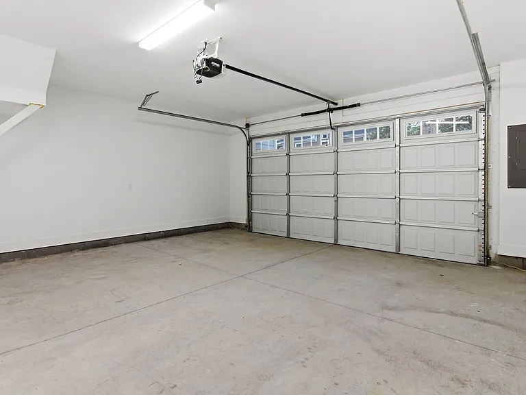 2923 Pretty Lake Ave #A — Photo 12