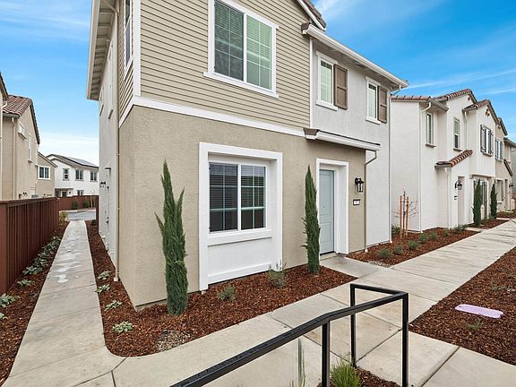 Sendero 52 Exterior Front