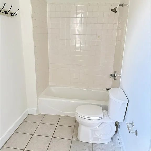 2034 W Grace St #B — Photo 14