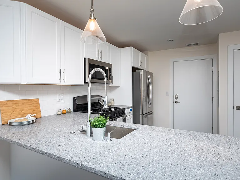 2445 N Front St #3 — Photo 8