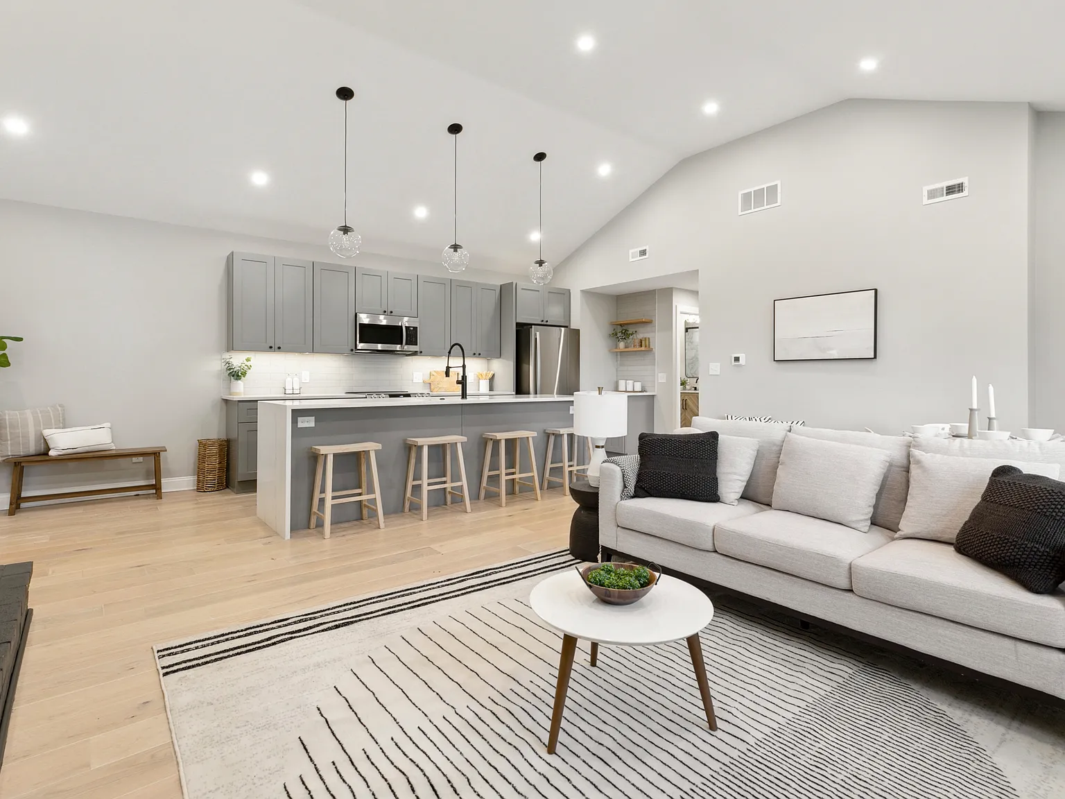 4 bed, 1684 sqft, $3,950 — Photo 1