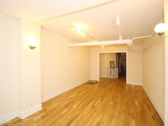3rd image of 908 W Waveland Ave
