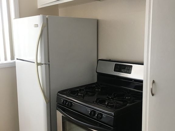 4th image of 119 N Hayworth Ave APT 202