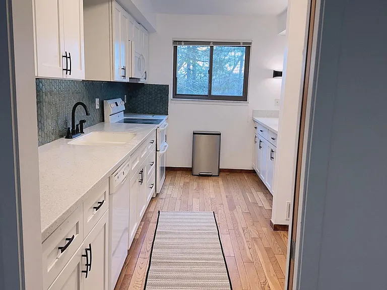 4 Southwick Ct — Photo 4