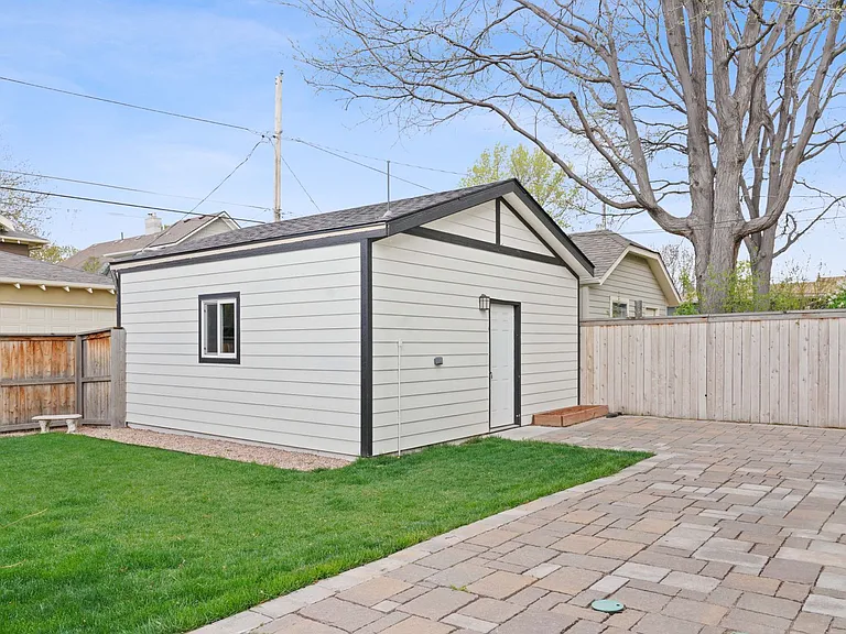2370 Elm St — Photo 13