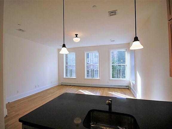 3rd image of 68 Edgecombe Ave #2