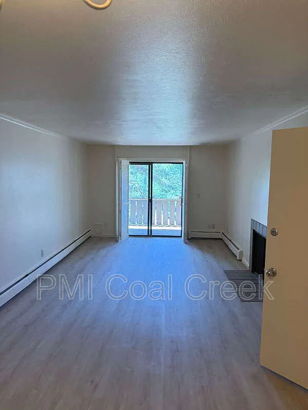 2 bed, 1.0 bath, 984 sqft, $1,650 — Photo 2