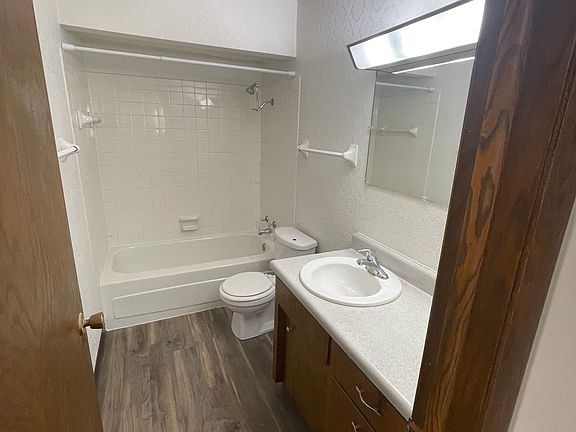 3rd image of 517 32nd Ave S #7