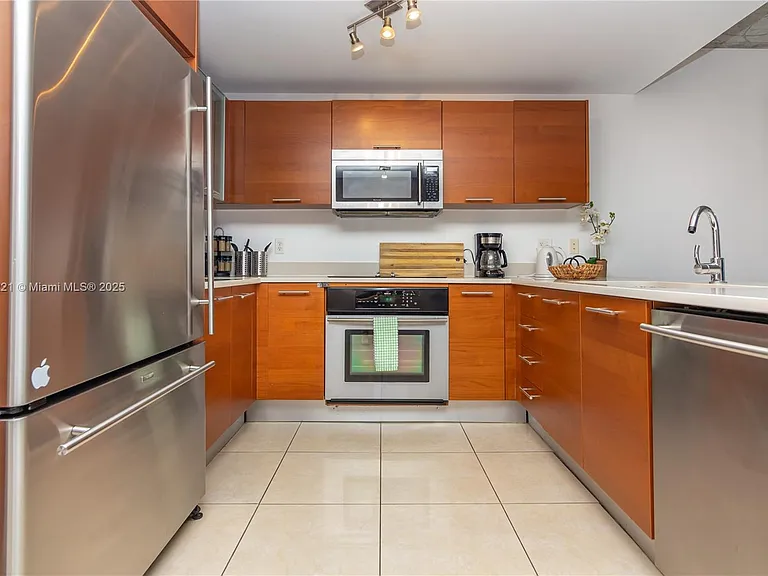 3250 NE 1st Ave #608 — Photo 5