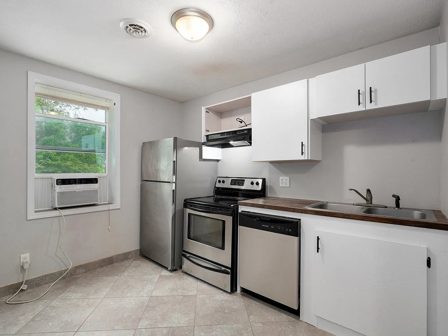 Main St. Apartments — Photo 1