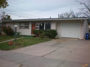2210 Lockwood Dr, Rapid City, SD 57702