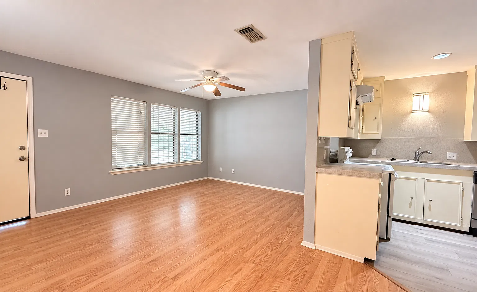 2 bed, 855 sqft, $1,750 — Photo 3