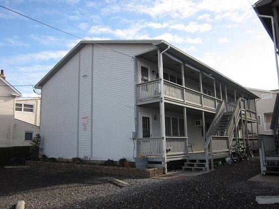 1st image of 114 38th St #102