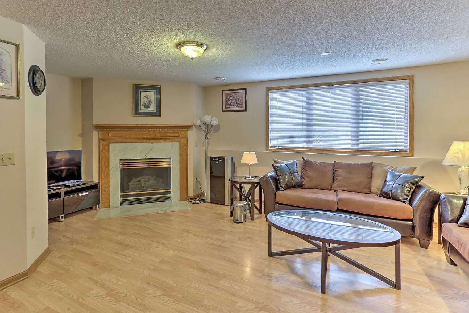 6 bed, 4.0 bath, 3595 sqft, $5,935 — Photo 4