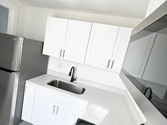 3rd image of 205 S Grove St #2