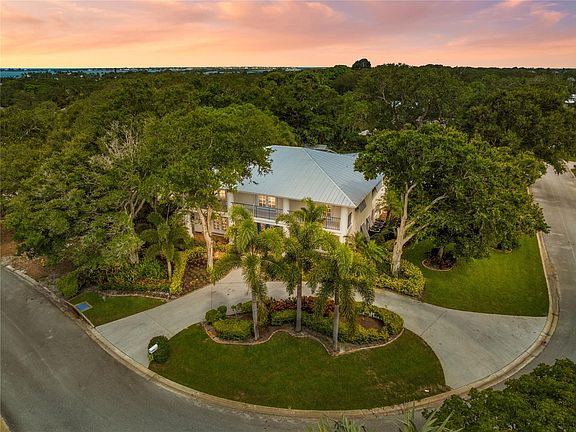 3rd image of 33 Rio Vista Drive