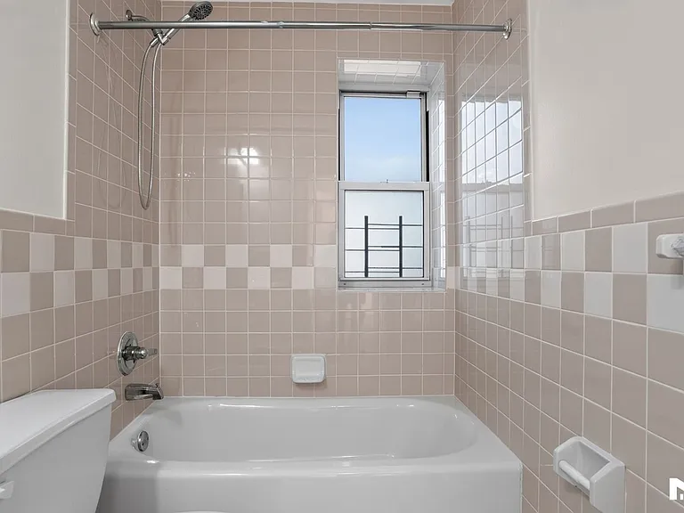 747 Essex St #3 — Photo 14