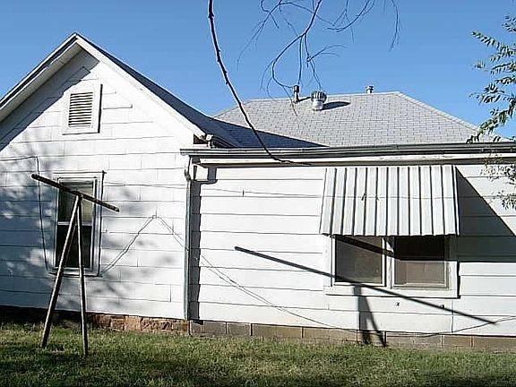5th image of 300 S Pecan St