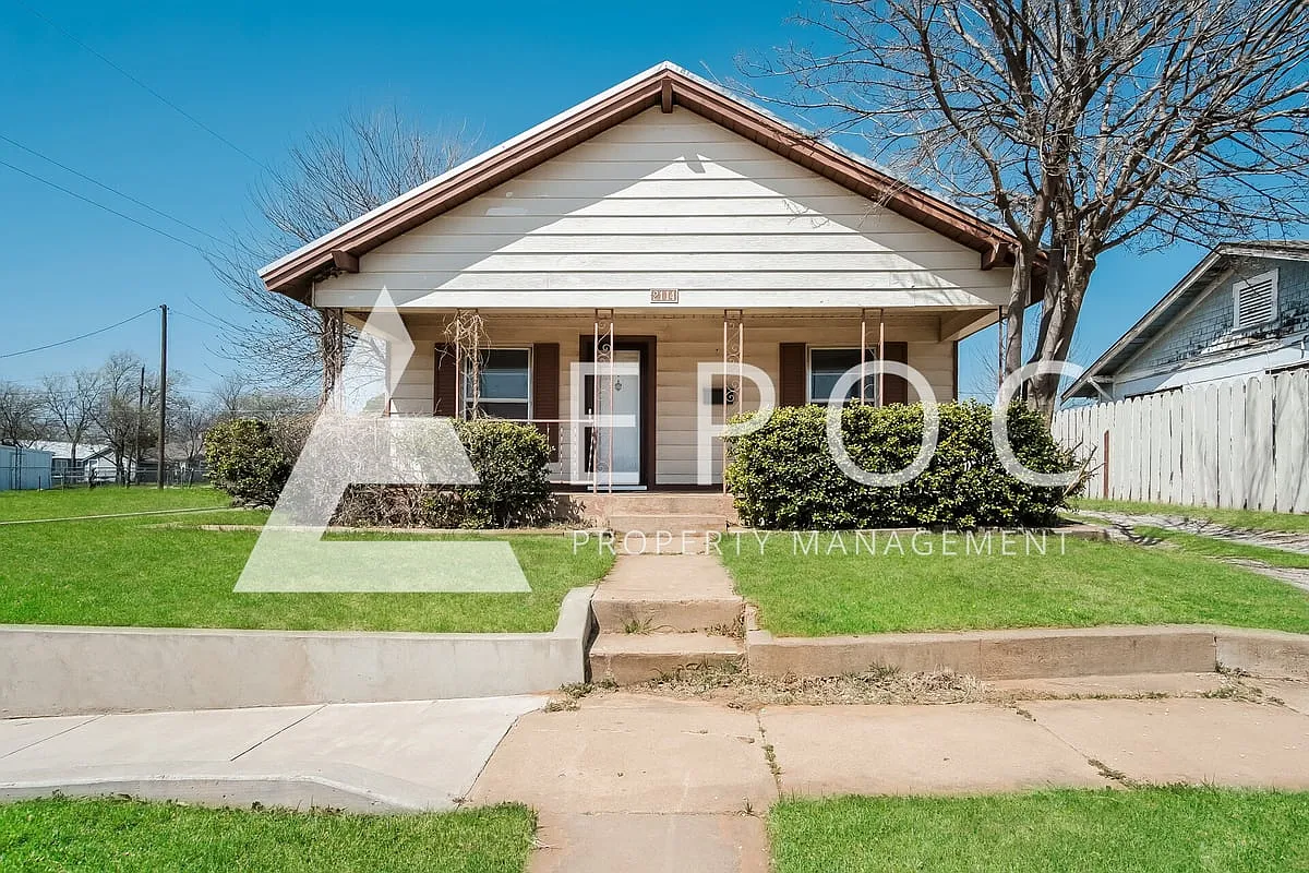 2114 Polk St — Photo 1