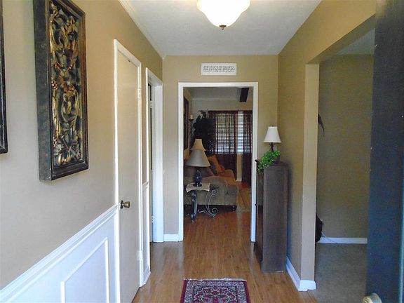 2nd image of 1055 Wisteria Dr