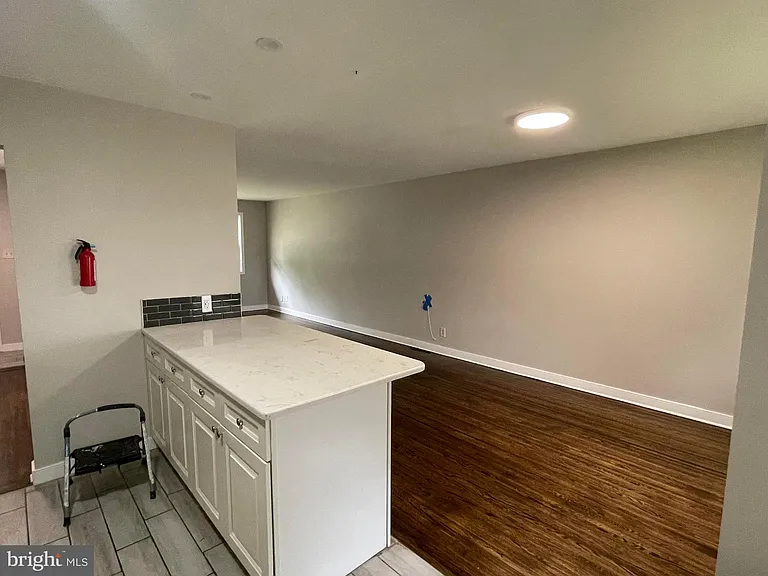 209 Maine Ave — Photo 8