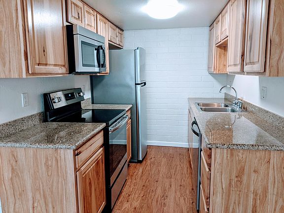 4th image of 8554 E Portland St