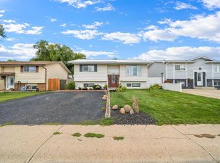 828 6th St SE, Redcliff, AB T0J2P0